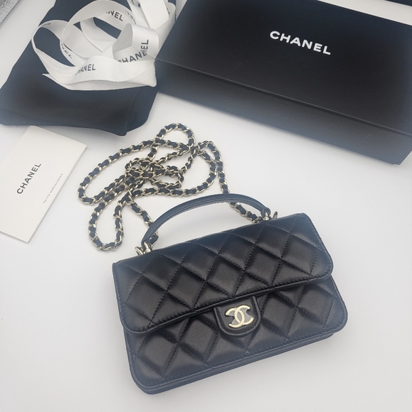 Brand new 2023 authentic Chanel flap phone holder with chain with top handle - Picture 11 of 15